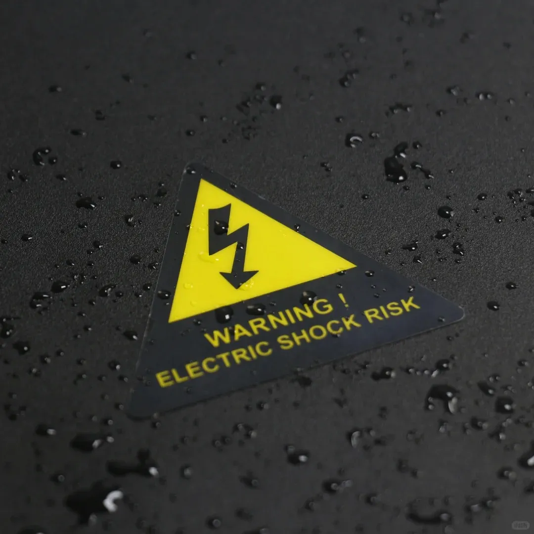 Ce material trebuie ales pentru autocolante impermeabile?
