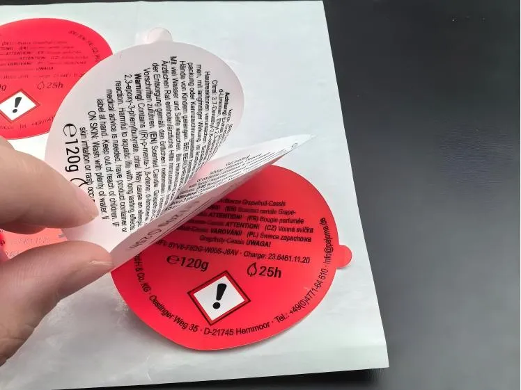 Clienții polonezi comandă ambalare și expediere cu etichete cu mai multe straturi