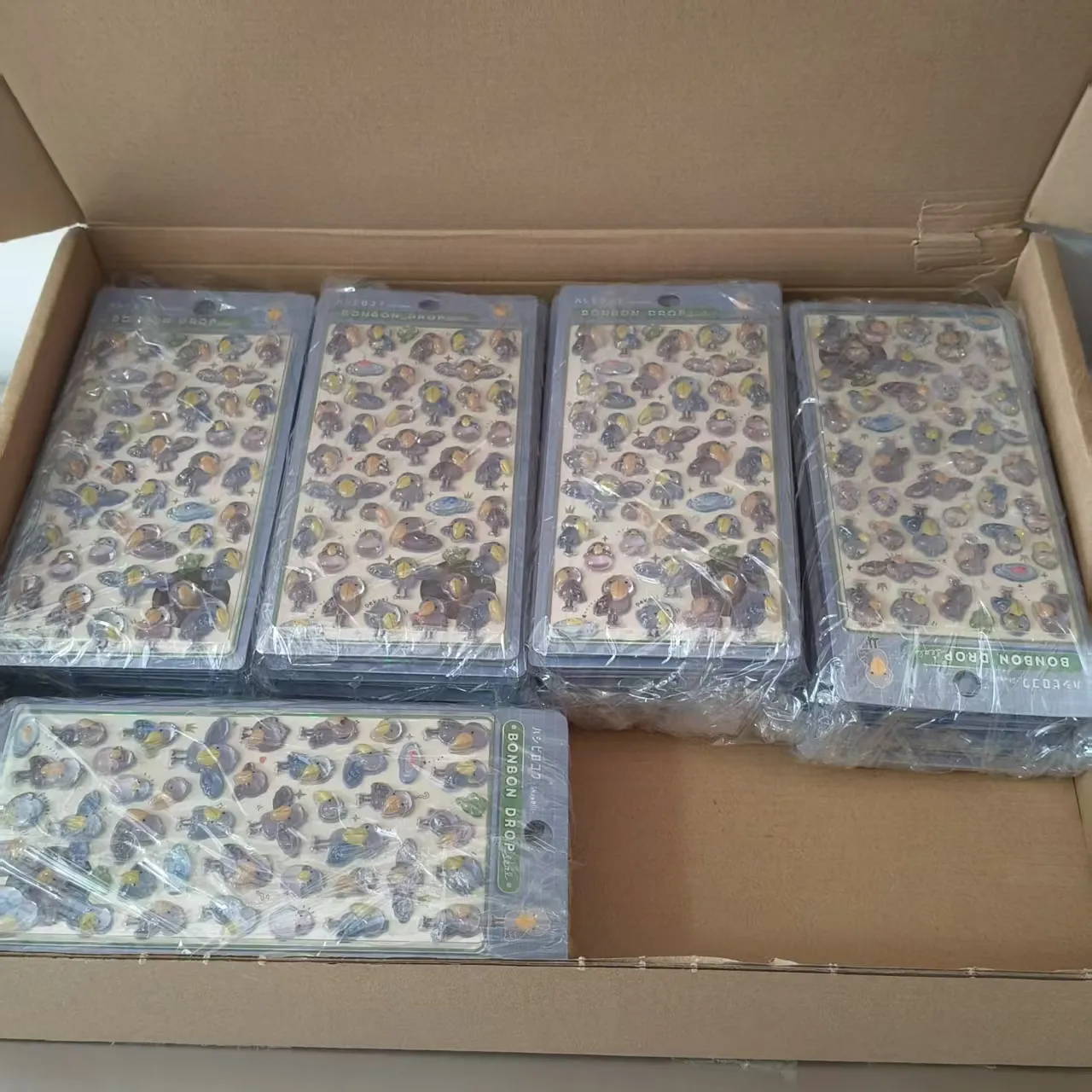 Autocolantele în relief pentru copilul tău sunt pe cale să fie expediate!