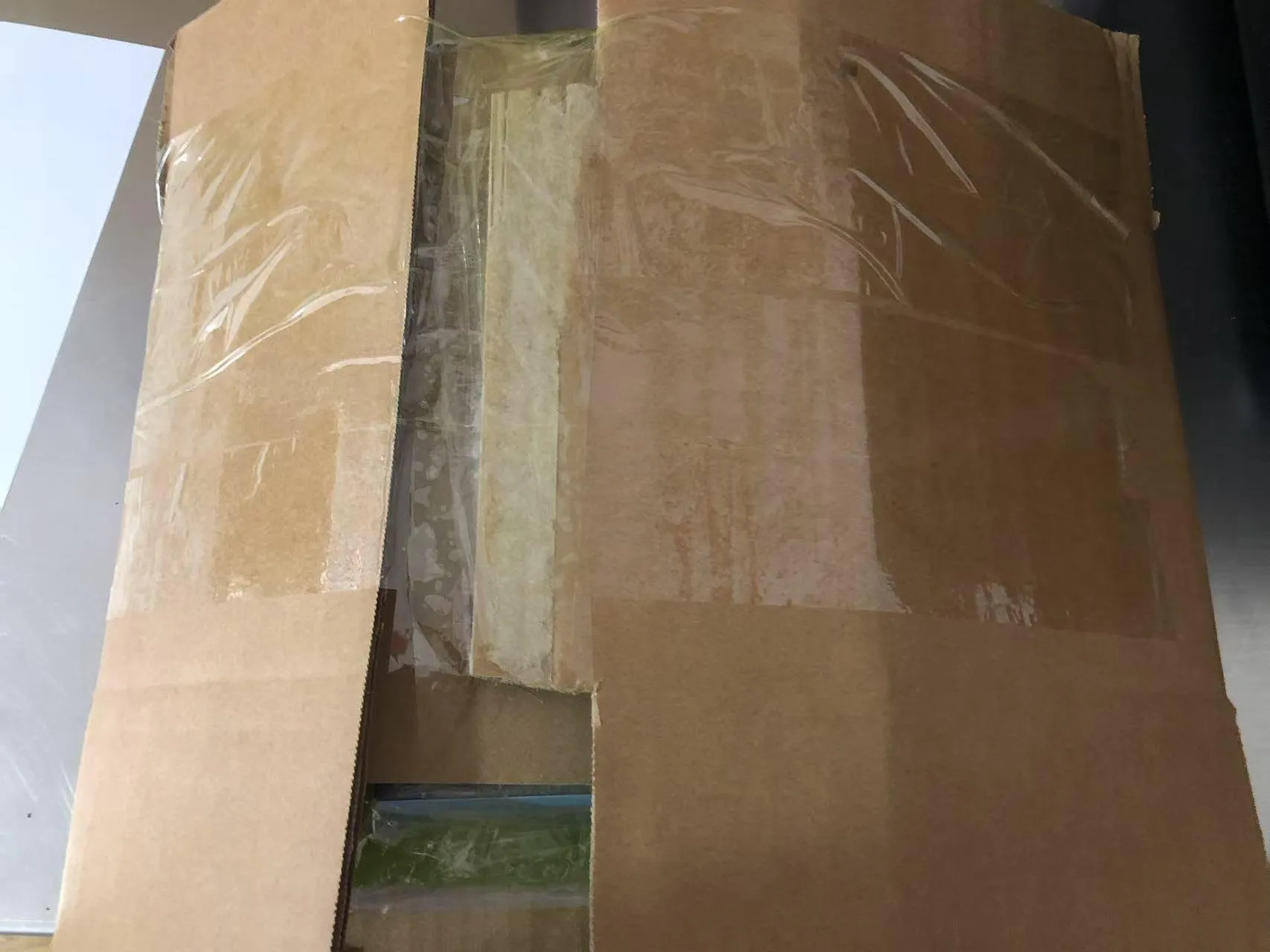 Progresul trimiterii de cărți portabile de autocolante pentru copii în Uganda