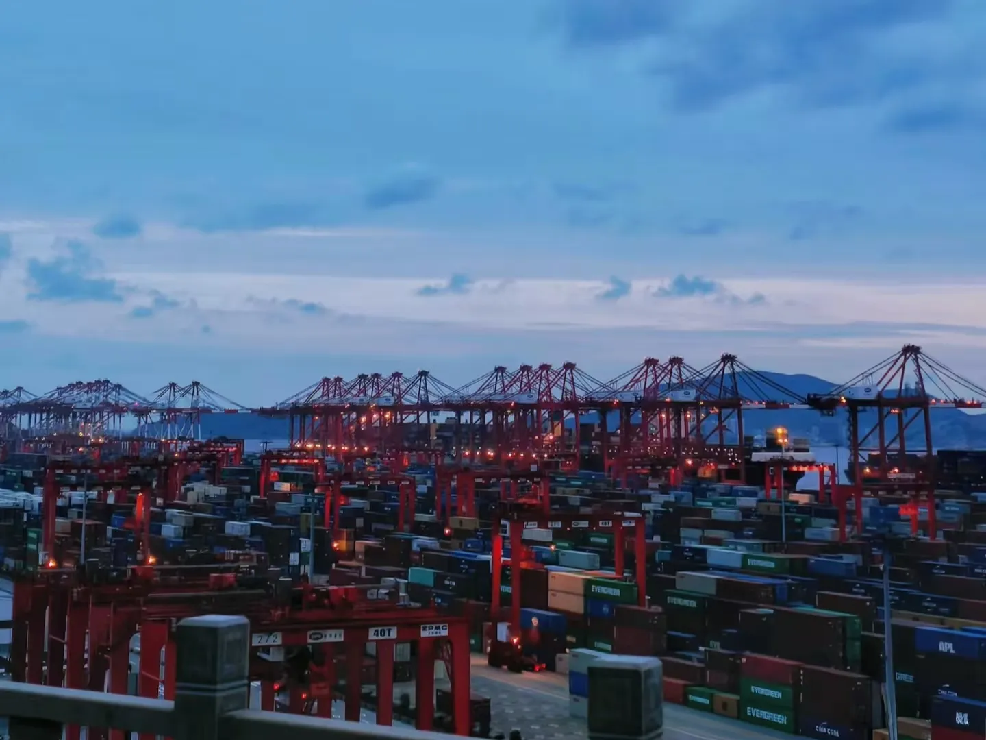 Valoarea totală a comerțului de import și export al Chinei a ajuns la 41,21 trilioane de yuani.