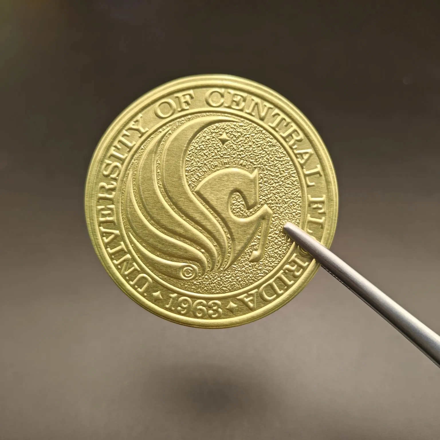 Cum poate o etichetă de vin să vă facă sticla imposibil de ignorat?