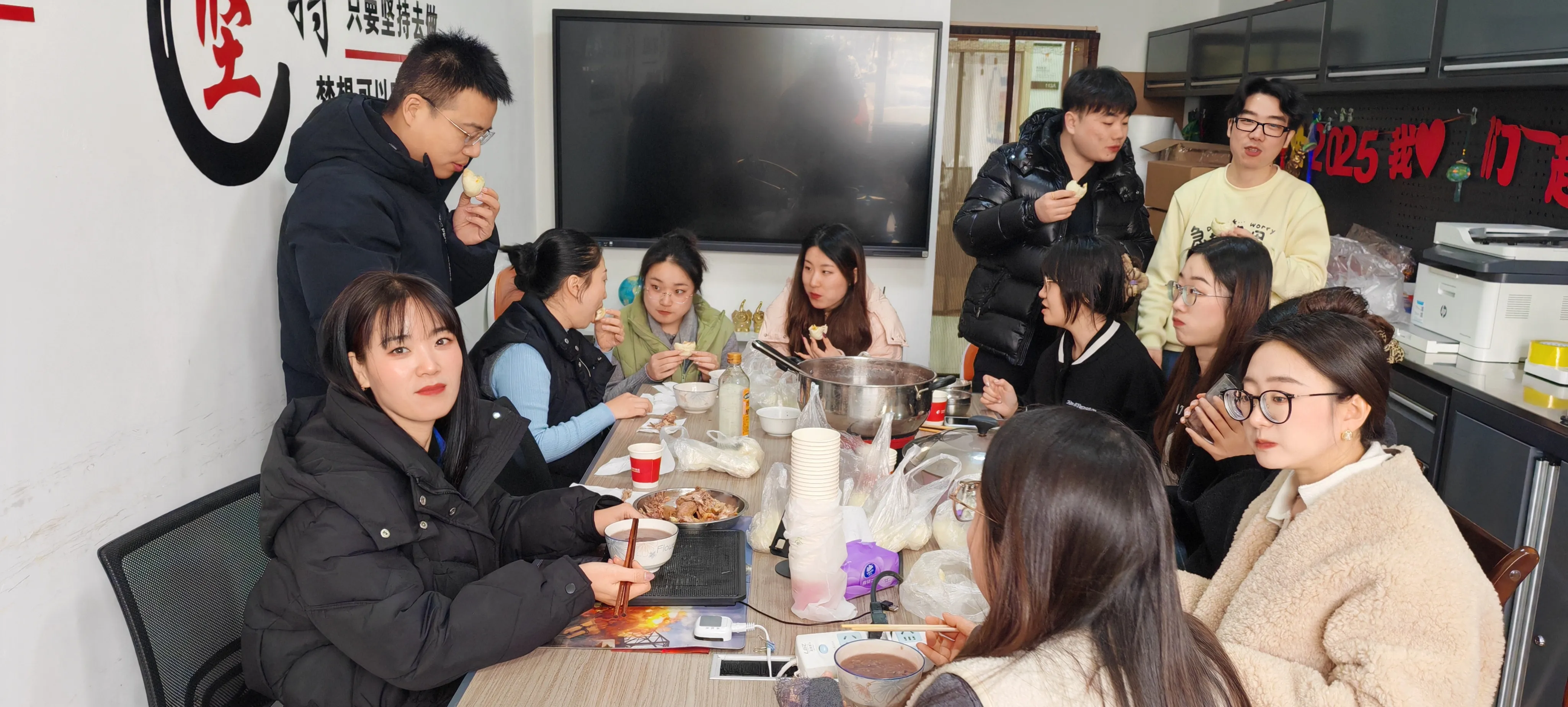 Un gust de tradiție și urări calde la JOJO Pack