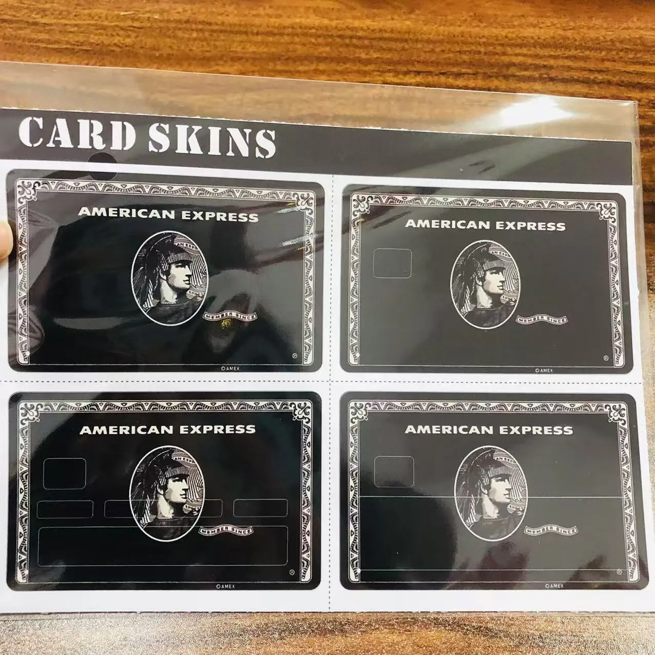 Aici puteți găsi autocolantele pentru cardul de credit pe care le doriți